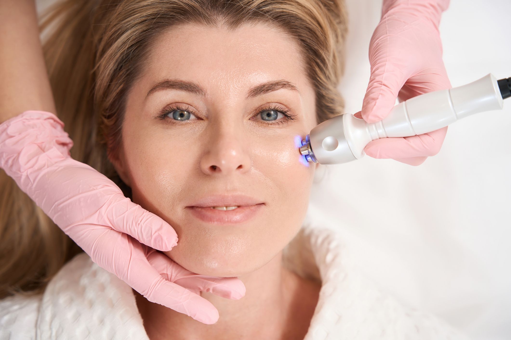 la jolla hydrafacial model with blonde hair